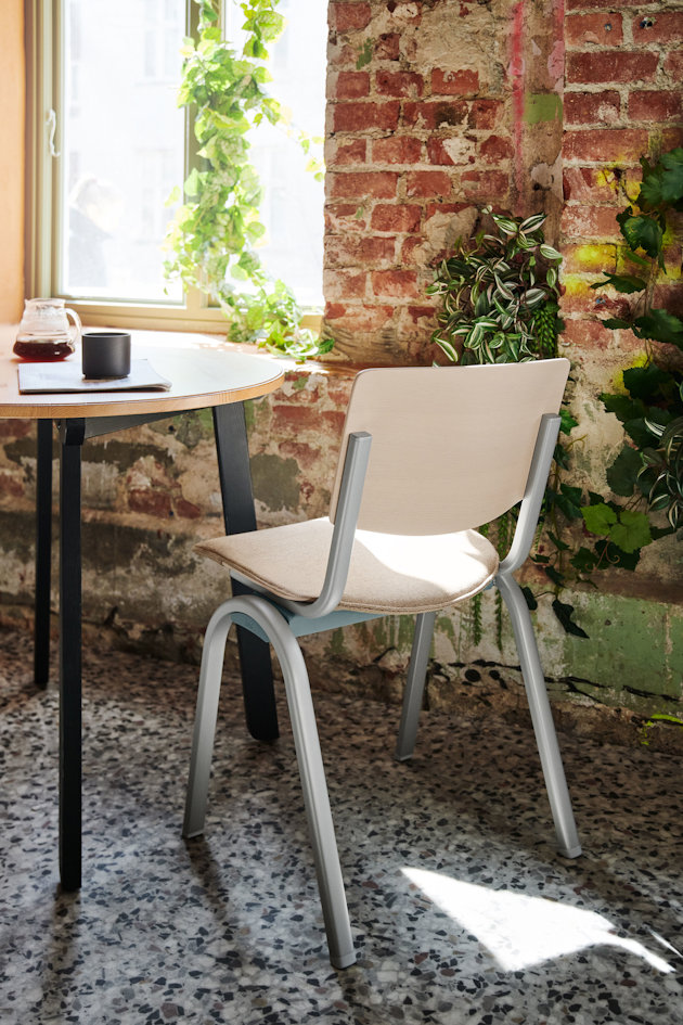 a table and chairs in front of a brick wall a table and chairs in front of a brick wall