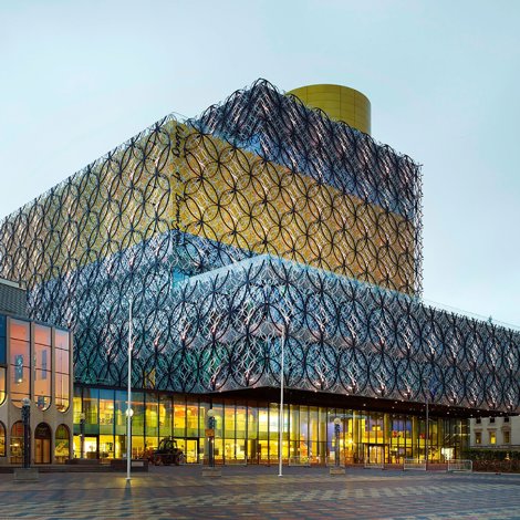 architectural Design of The Library of Birmingham has a brilliant aluminium facade