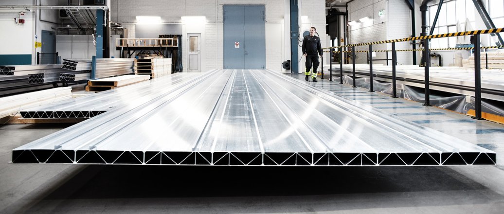 Large flat aluminum panels