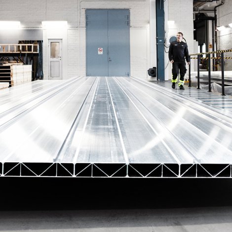 Large flat aluminum panels